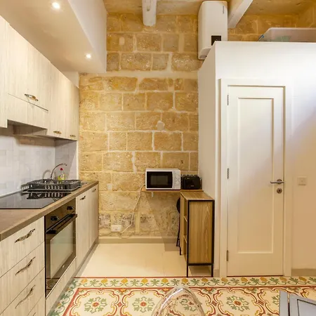 Authentic 2br House Of Character With Terrace By 360 Estates * Naxxar
