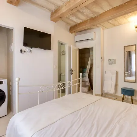 Authentic 2br House Of Character With Terrace By 360 Estates