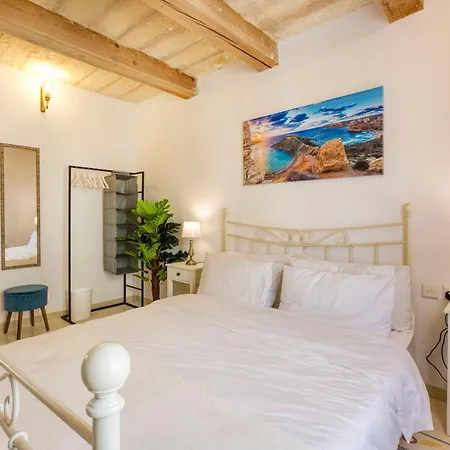 Authentic 2br House Of Character With Terrace By 360 Estates * 纳克萨