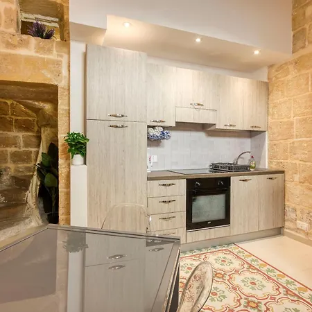 Authentic 2br House Of Character With Terrace By 360 Estates * 纳克萨